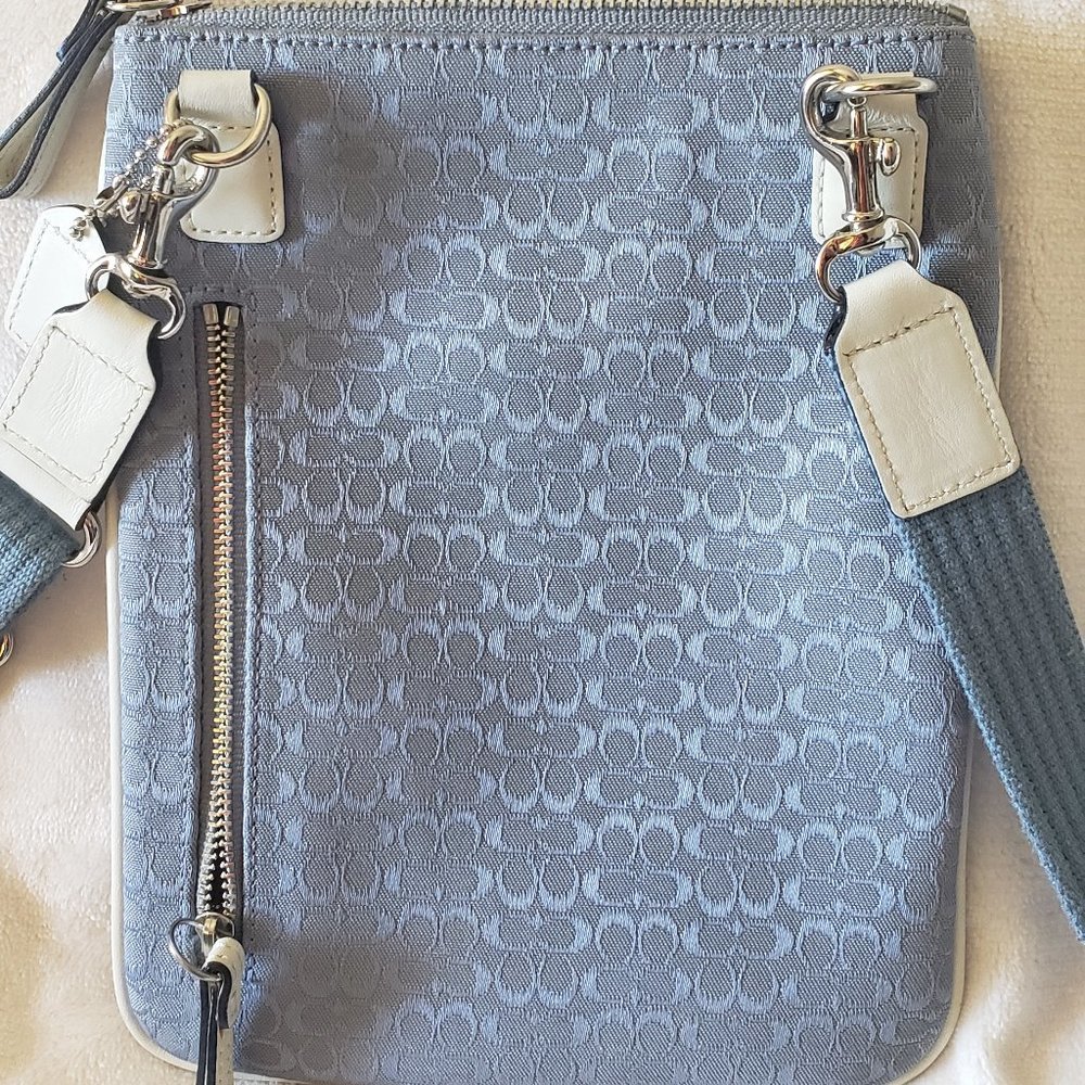 LIKE NEW - COACH Crossbody Messenger Bag - Picture 3 of 8